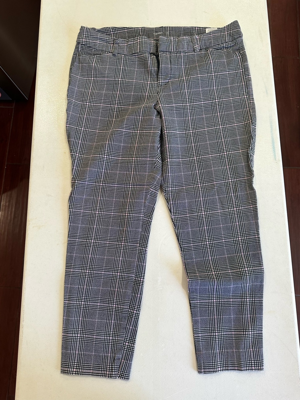 Old Navy Gray/Pink Plaid Chinos - Tailored Smart-Casual Fit